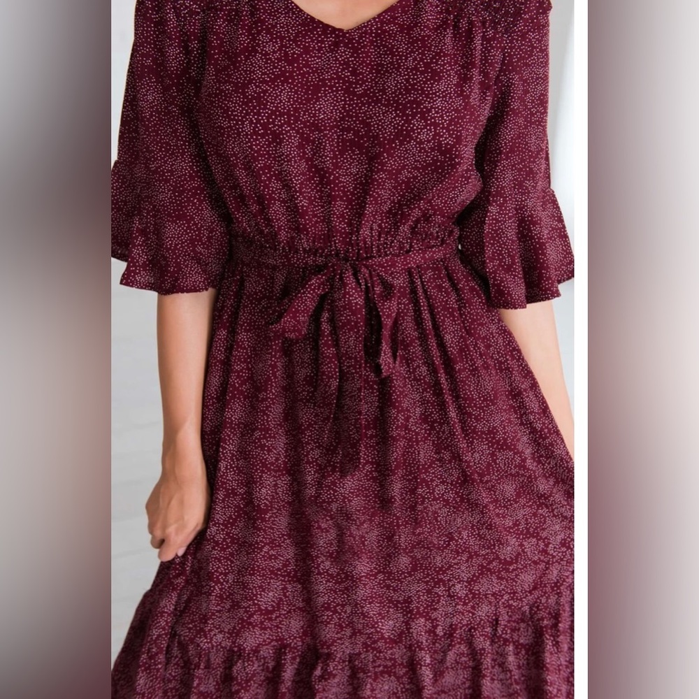 Beautiful 3/4 sleeve dress, burgundy color